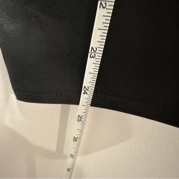 NWT Gap Sky High Rise Faux-Leather Vegan Cheeky Straight Pants Black Size 30/10s - Picture 3 of 5